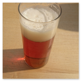 halbvolles Glas Altbier