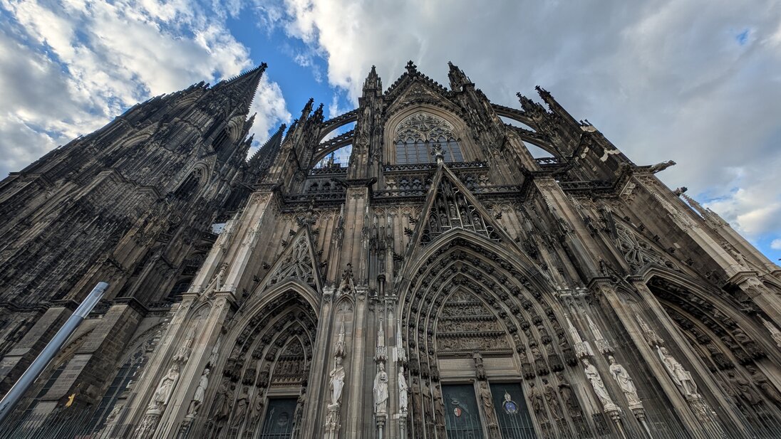 Kölner Brauhaus mit Stangen