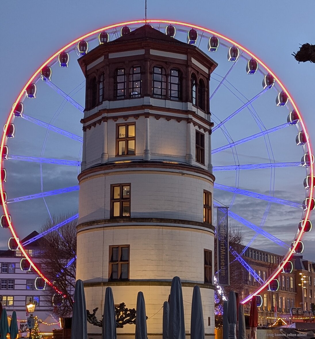 Düsseldorfer Brauhaus mit Holzfässern